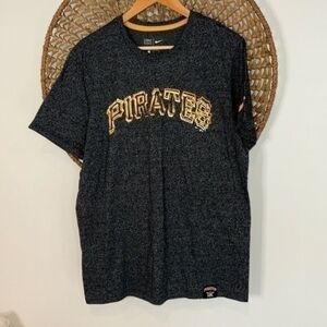 The Nike Tee Pittsburgh Pirates gray crewneck tshirt men’s size large